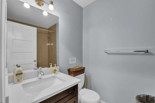 109 Hudson Road Nw, Calgary, AB - Indoor Photo Showing Bathroom