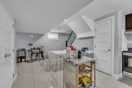 109 Hudson Road Nw, Calgary, AB - Indoor