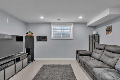 109 Hudson Road Nw, Calgary, AB - Indoor