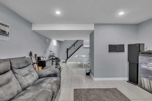 109 Hudson Road Nw, Calgary, AB - Indoor