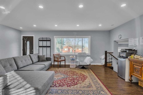 109 Hudson Road Nw, Calgary, AB - Indoor Photo Showing Living Room