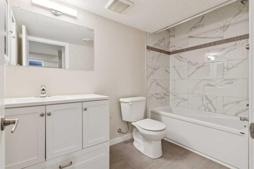 116 Walden Parade Se, Calgary, AB - Indoor Photo Showing Bathroom