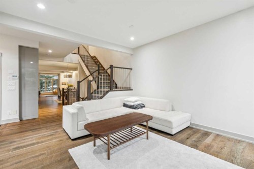 3922 19 Street Sw, Calgary, AB - Indoor