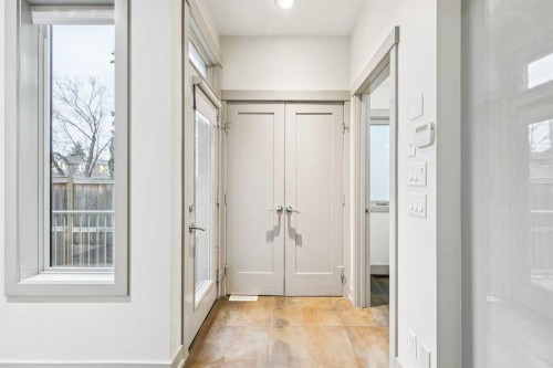 3922 19 Street Sw, Calgary, AB - Indoor Photo Showing Other Room