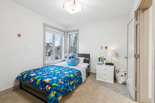 3922 19 Street Sw, Calgary, AB - Indoor Photo Showing Bedroom