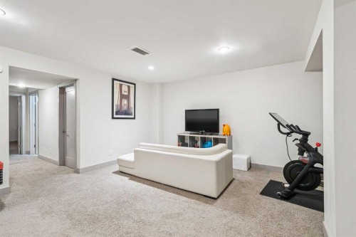 3922 19 Street Sw, Calgary, AB - Indoor Photo Showing Other Room