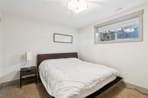3922 19 Street Sw, Calgary, AB - Indoor Photo Showing Bedroom