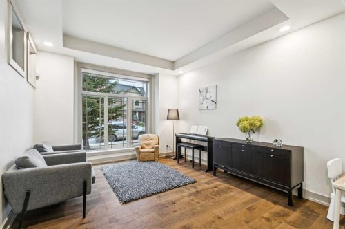 3922 19 Street Sw, Calgary, AB - Indoor Photo Showing Living Room