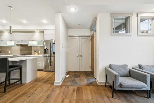 3922 19 Street Sw, Calgary, AB - Indoor Photo Showing Kitchen