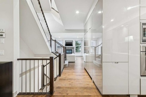 3922 19 Street Sw, Calgary, AB - Indoor Photo Showing Other Room