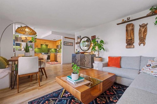 301-1309 14 Avenue Sw, Calgary, AB - Indoor Photo Showing Living Room