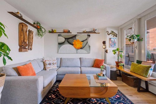 301-1309 14 Avenue Sw, Calgary, AB - Indoor Photo Showing Living Room