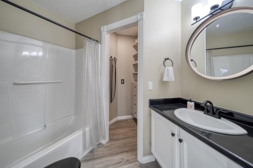 321 De Foras Close Nw, High River, AB - Indoor Photo Showing Bathroom