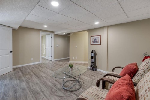 321 De Foras Close Nw, High River, AB - Indoor Photo Showing Other Room