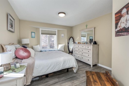 321 De Foras Close Nw, High River, AB - Indoor Photo Showing Bedroom