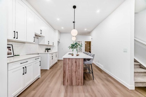 8530 Bowness Road Nw, Calgary, AB - Indoor Photo Showing Kitchen With Upgraded Kitchen