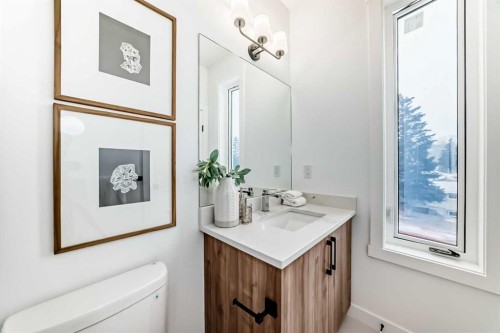 8530 Bowness Road Nw, Calgary, AB - Indoor Photo Showing Bathroom