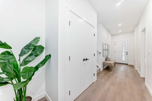 8530 Bowness Road Nw, Calgary, AB - Indoor Photo Showing Other Room