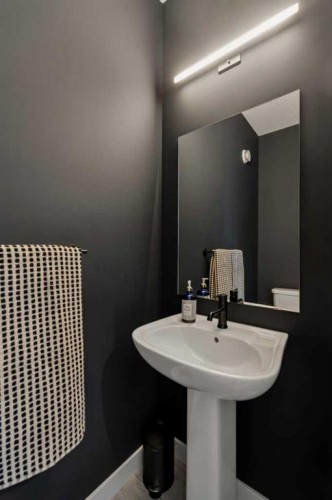 103 Haskayne Drive Nw, Calgary, AB - Indoor Photo Showing Bathroom