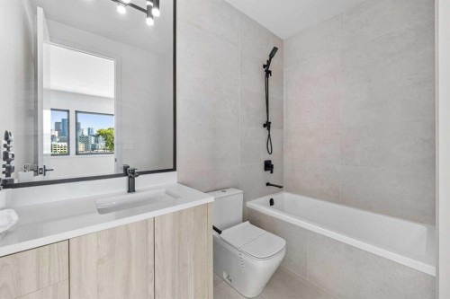 120 13 Street Ne, Calgary, AB - Indoor Photo Showing Bathroom