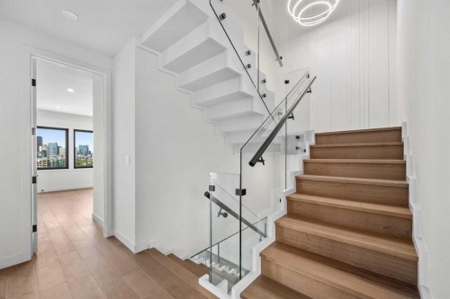 120 13 Street Ne, Calgary, AB - Indoor Photo Showing Other Room