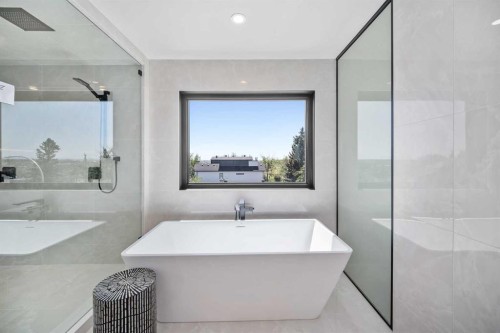 120 13 Street Ne, Calgary, AB - Indoor Photo Showing Bathroom