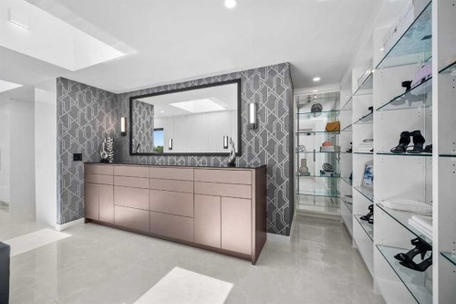 120 13 Street Ne, Calgary, AB - Indoor