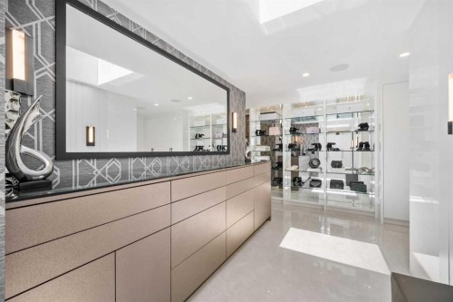 120 13 Street Ne, Calgary, AB - Indoor Photo Showing Other Room