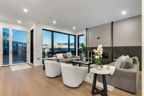 120 13 Street Ne, Calgary, AB - Indoor Photo Showing Living Room