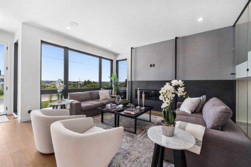 120 13 Street Ne, Calgary, AB - Indoor Photo Showing Living Room