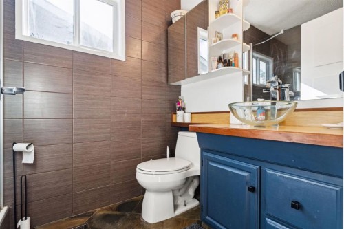 147 Falchurch Crescent Ne, Calgary, AB - Indoor Photo Showing Bathroom