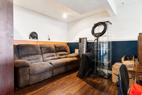 147 Falchurch Crescent Ne, Calgary, AB - Indoor