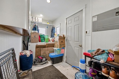 215 5 Avenue Se, Three Hills, AB - Indoor