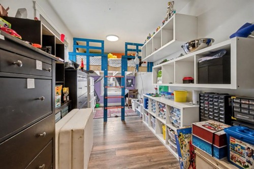 215 5 Avenue Se, Three Hills, AB - Indoor