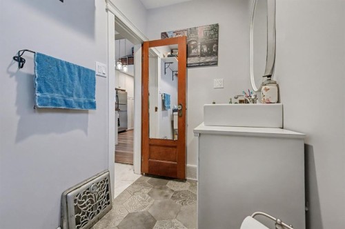 215 5 Avenue Se, Three Hills, AB - Indoor