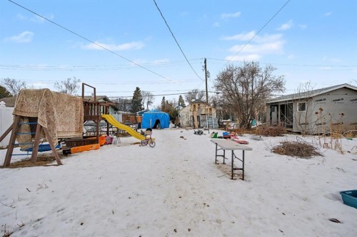 215 5 Avenue Se, Three Hills, AB - Outdoor