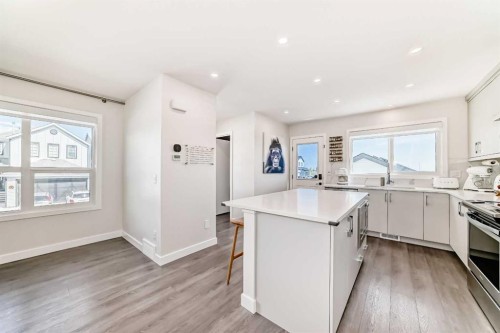 38 Lavender Road Se, Calgary, AB - Indoor Photo Showing Kitchen