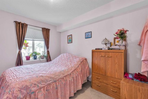 3340-6818 Pinecliff Grove Ne, Calgary, AB - Indoor Photo Showing Bedroom