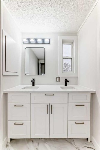 318 Aurora Drive Ne, High River, AB 