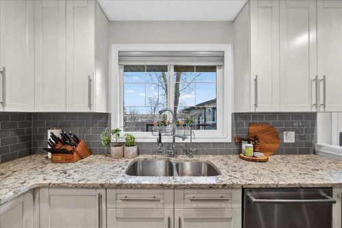 102 Hodson Crescent, Okotoks, AB - Indoor Photo Showing Kitchen With Double Sink With Upgraded Kitchen