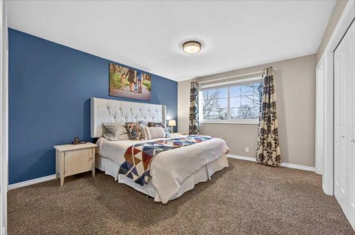 102 Hodson Crescent, Okotoks, AB - Indoor Photo Showing Bedroom