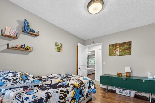 102 Hodson Crescent, Okotoks, AB - Indoor Photo Showing Bedroom