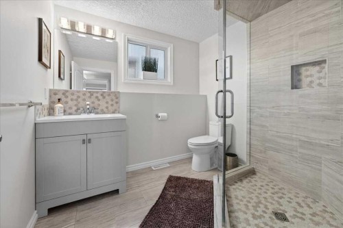 102 Hodson Crescent, Okotoks, AB - Indoor Photo Showing Bathroom