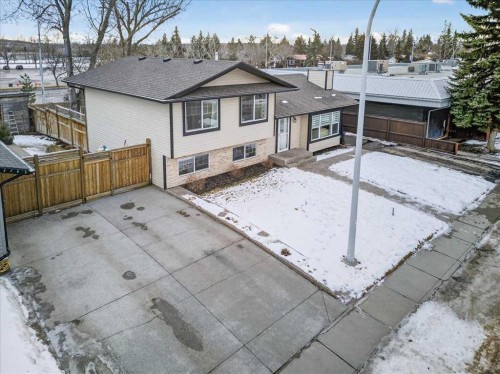 102 Hodson Crescent, Okotoks, AB - Outdoor
