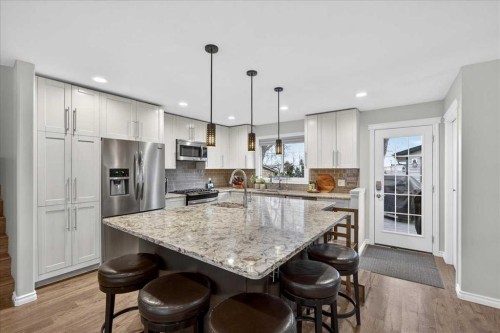 102 Hodson Crescent, Okotoks, AB - Indoor Photo Showing Kitchen With Upgraded Kitchen