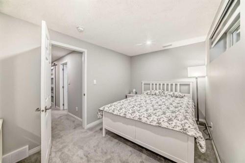159 Evanscrest Park Nw, Calgary, AB - Indoor Photo Showing Bedroom