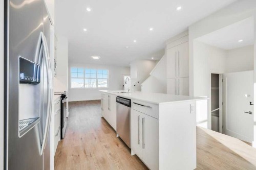 293 Dawson Way, Chestermere, AB - Indoor Photo Showing Kitchen With Upgraded Kitchen