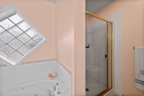 161 West Lakeview Drive, Chestermere, AB - Indoor Photo Showing Bathroom