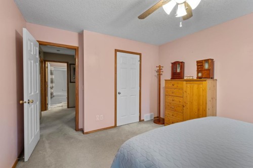 161 West Lakeview Drive, Chestermere, AB - Indoor Photo Showing Bedroom