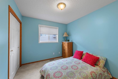 161 West Lakeview Drive, Chestermere, AB - Indoor Photo Showing Bedroom